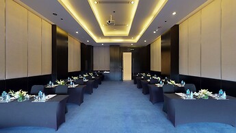 Dusit Thani LakeView Cairo