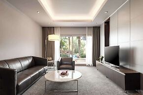 Dusit Thani LakeView Cairo