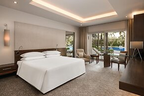 Dusit Thani LakeView Cairo