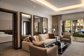 Dusit Thani LakeView Cairo