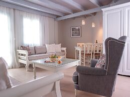 Mythos Suites Boutique Hotel