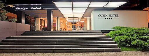 Hotel Cubix