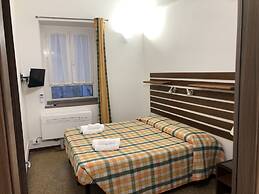 Hotel Cairoli