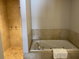 Holiday Inn Express & Suites Albuquerque Historic Old Town by IHG