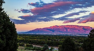 Holiday Inn Express & Suites Albuquerque Historic Old Town by IHG