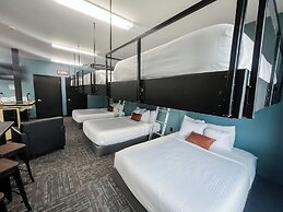 Metropolis Resort
