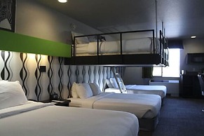 Metropolis Resort