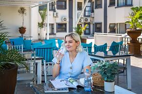 The Lakes Hotel and Conference Centre