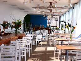 The Lakes Hotel and Conference Centre