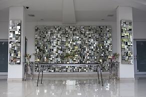 The Lakes Hotel and Conference Centre