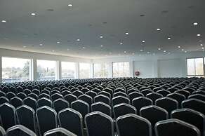 The Lakes Hotel and Conference Centre