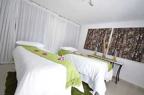 The Lakes Hotel and Conference Centre