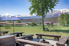 Travelodge by Wyndham Golden Sportsman Lodge