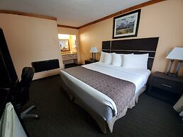 Travelodge by Wyndham Golden Sportsman Lodge