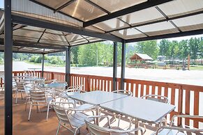 Travelodge by Wyndham Golden Sportsman Lodge