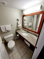 Travelodge by Wyndham Golden Sportsman Lodge