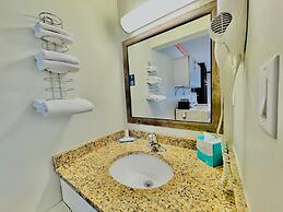 Travelodge by Wyndham Golden Sportsman Lodge