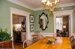 Williamsburg Manor B&B
