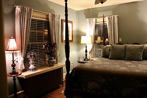 Williamsburg Manor B&B