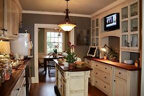 Williamsburg Manor B&B