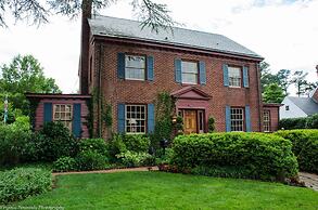 Williamsburg Manor B&B