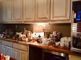 Williamsburg Manor B&B