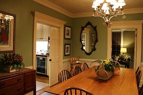 Williamsburg Manor B&B