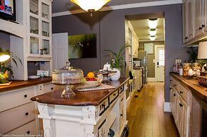 Williamsburg Manor B&B