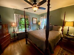Williamsburg Manor B&B