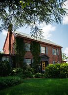 Williamsburg Manor B&B