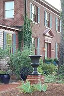 Williamsburg Manor B&B