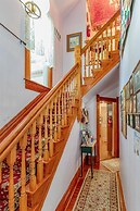 The Silk Pincushion - Easy access to downhill skiing