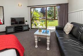 ASURE Explorer Motel & Apartments