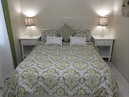 Hollywood by the Sea Hotel