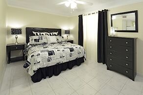 Hollywood by the Sea Hotel