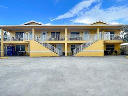 Hollywood by the Sea Hotel