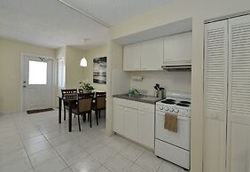 Hollywood by the Sea Hotel