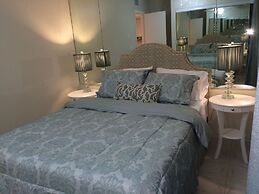 Hollywood by the Sea Hotel