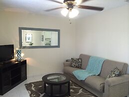 Hollywood by the Sea Hotel