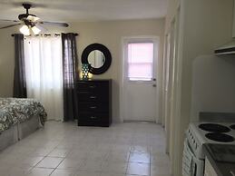 Hollywood by the Sea Hotel