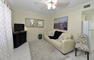 Hollywood by the Sea Hotel