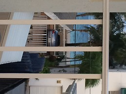 Hollywood by the Sea Hotel