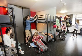 Space Hotel - Hostel