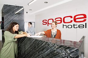 Space Hotel - Hostel