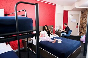 Space Hotel - Hostel