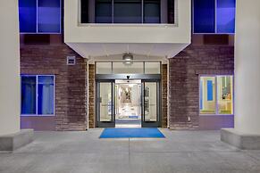 Holiday Inn Express & Suites Ontario by IHG