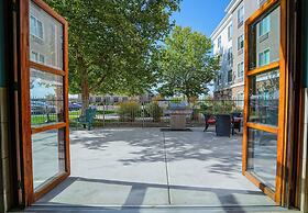 Holiday Inn Express & Suites Ontario by IHG