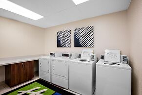 Holiday Inn Express & Suites Ontario by IHG