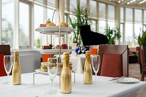 Alona Hotel