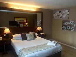 Alona Hotel